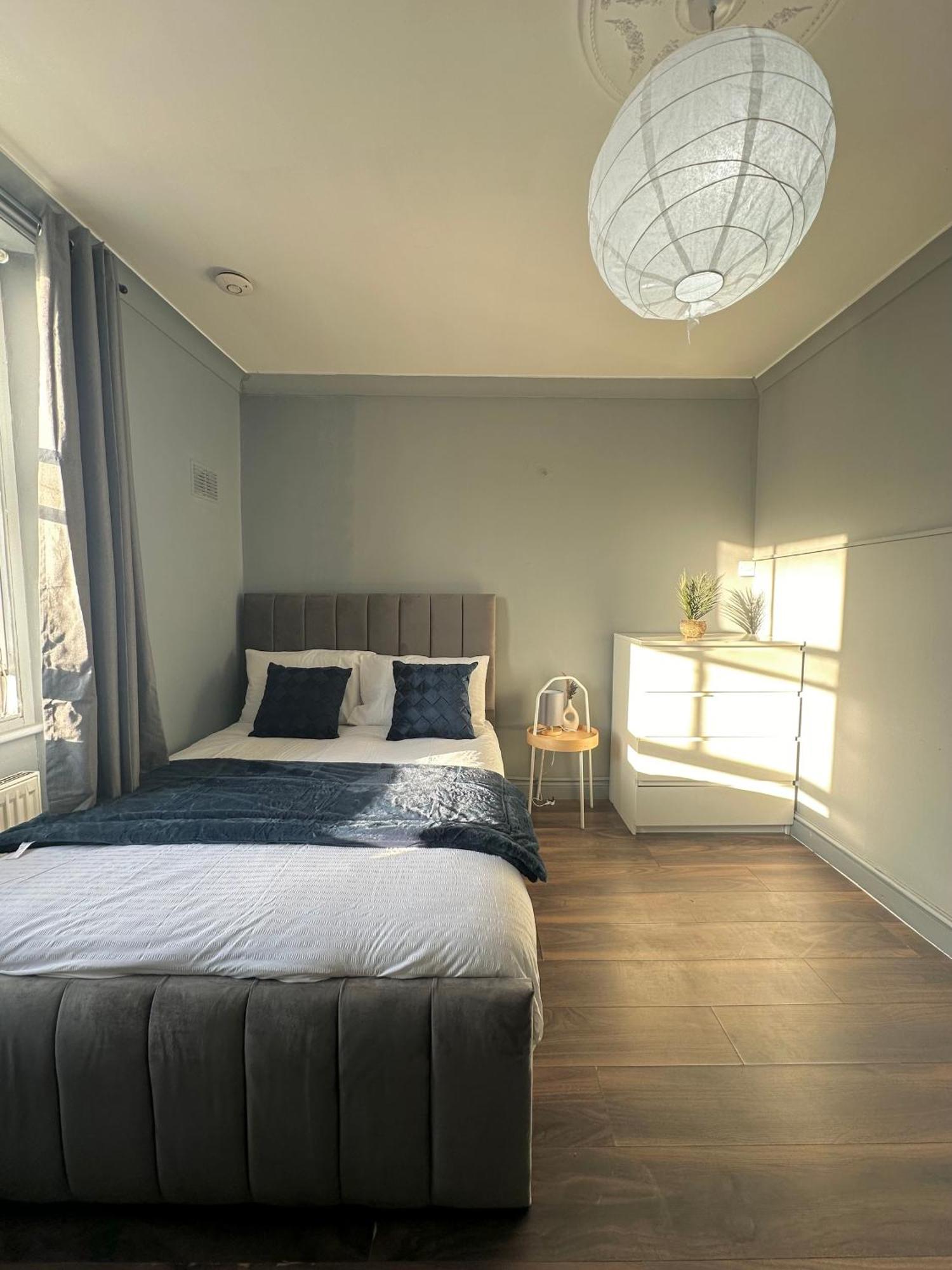 Luxury Room In A 4 Bedroom Flat! 4 Minutes Walk To Kingscross, St Pancras London Exterior photo