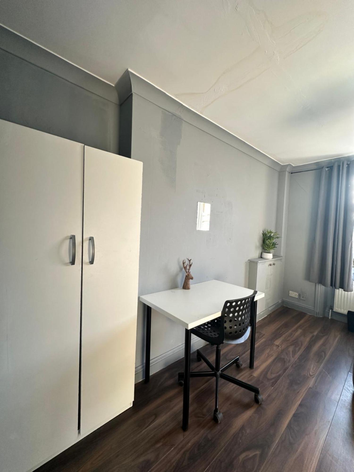Luxury Room In A 4 Bedroom Flat! 4 Minutes Walk To Kingscross, St Pancras London Exterior photo