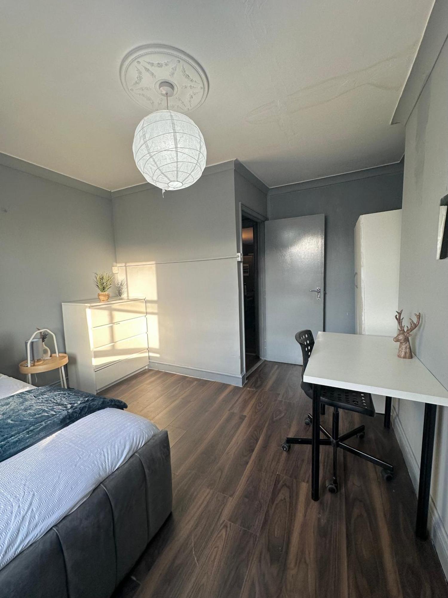 Luxury Room In A 4 Bedroom Flat! 4 Minutes Walk To Kingscross, St Pancras London Exterior photo