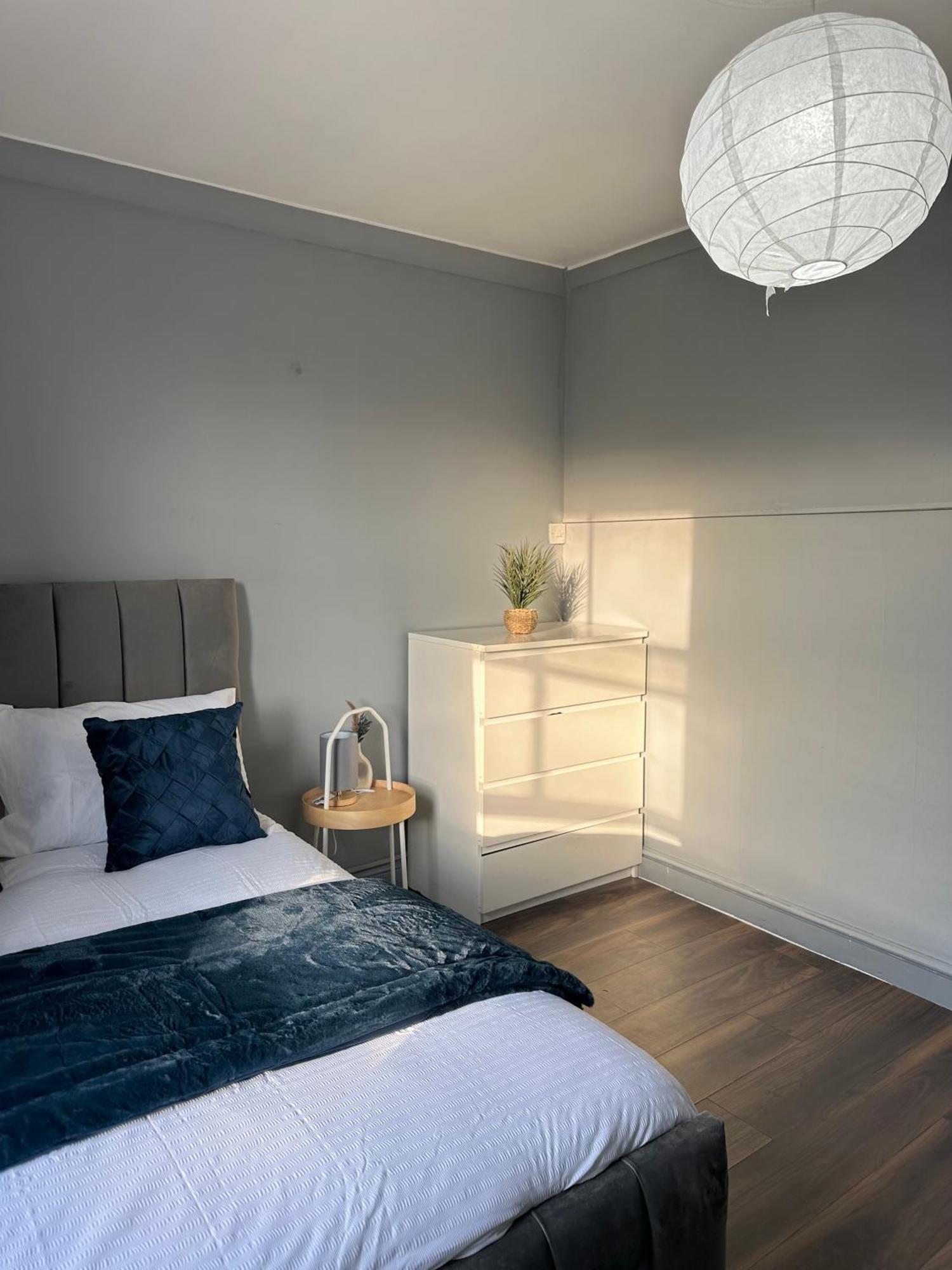 Luxury Room In A 4 Bedroom Flat! 4 Minutes Walk To Kingscross, St Pancras London Exterior photo